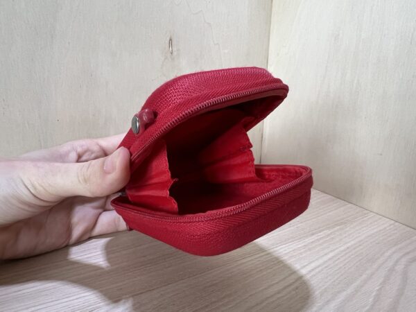 Sacoche Gaudi pour compact numérique - Rouge