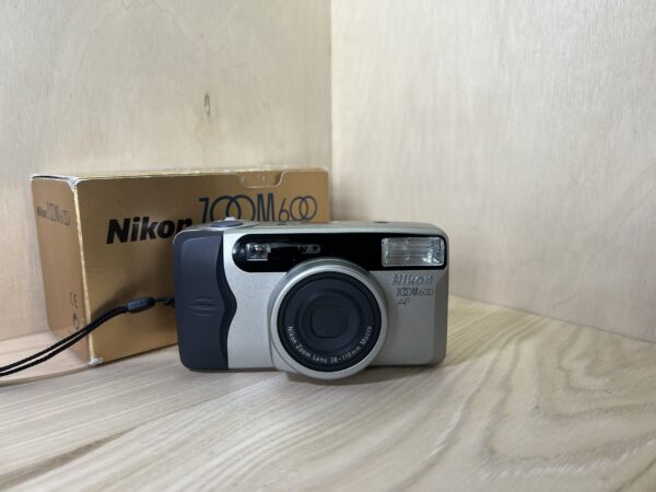 Nikon zoom 600 AF - Gris