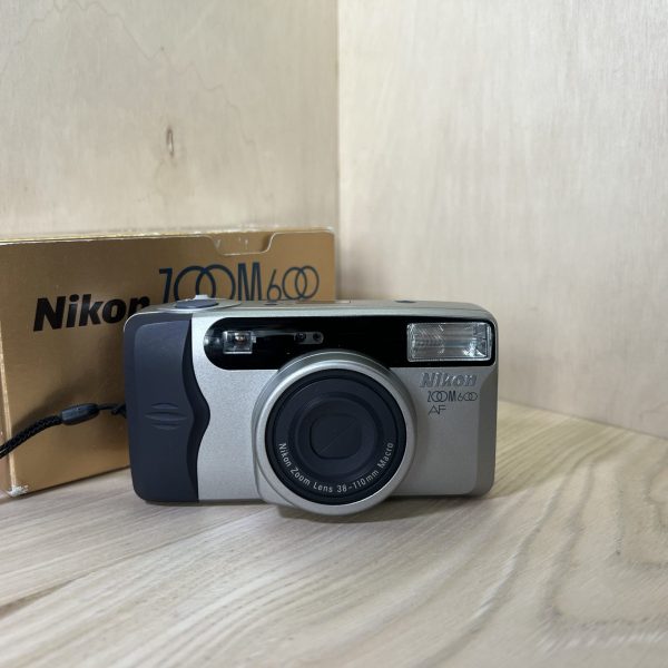 Nikon zoom 600 AF - Gris
