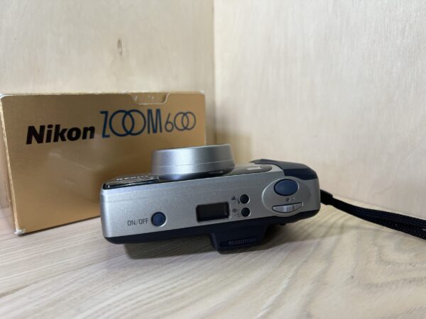 Nikon zoom 600 AF - Gris