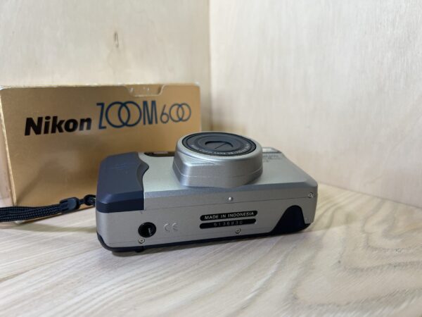 Nikon zoom 600 AF - Gris