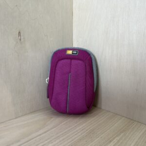 Sacoche Case Logic pour compact numérique – Rose