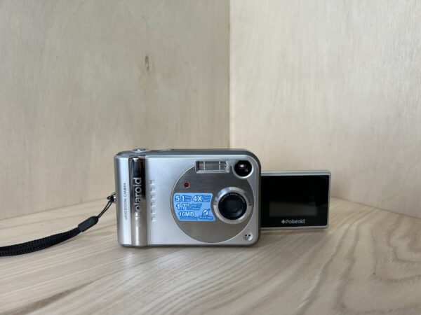 Polaroïd I533