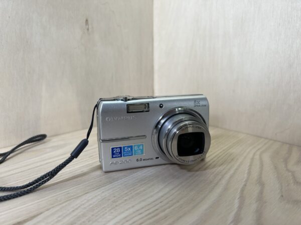 Olympus FE-200