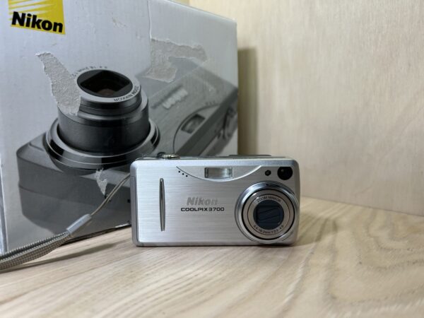 Nikon Coolpix 3700