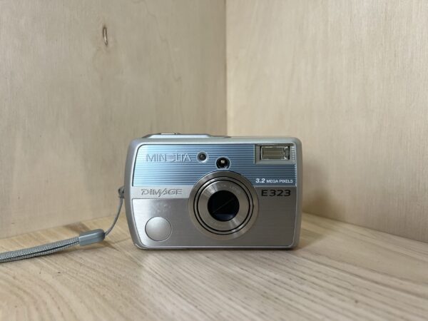 Minolta Dimage A323