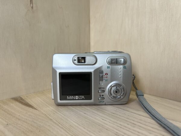 Minolta Dimage A323
