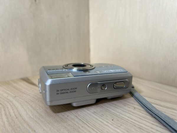Minolta Dimage A323