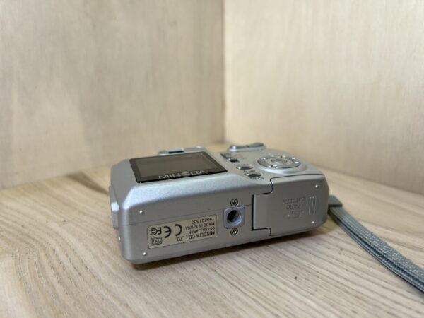 Minolta Dimage A323