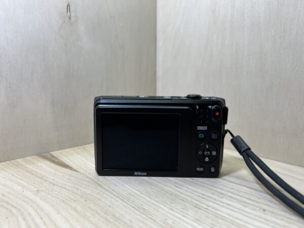 Nikon Coolpix S3700