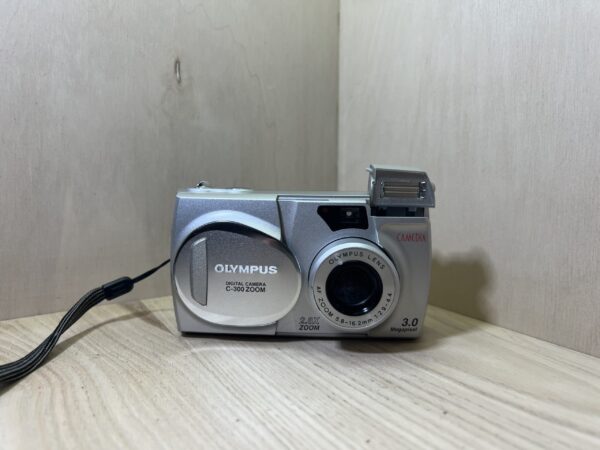 Olympus Camedia C300 zoom