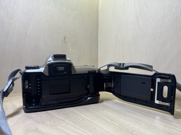 Nikon F65 + 2 objectifs - Beige