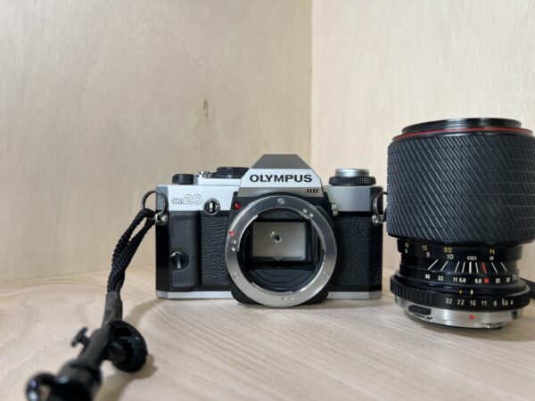 Olympus OM-20 + Tokina 70-210mm f/4-5.6