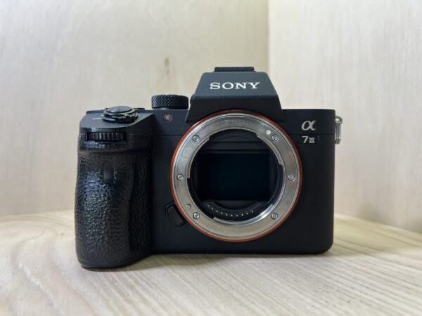 Sony Alpha 7 III + Sony FE 50mm f/1.8