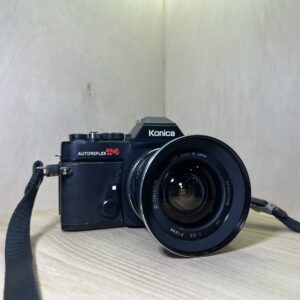 Konica Autoreflex T4 + Spiratone 18mm f/3.5 – ultra grand angle – Noir