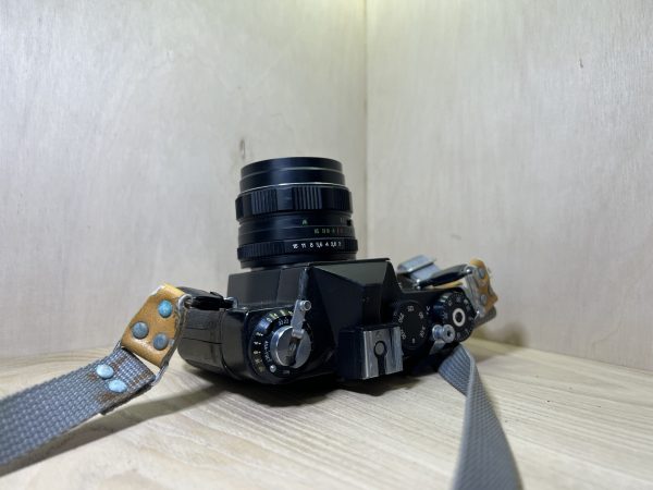 Zenit 12XP + Helios-44M-4 58mm f/2 - Noir