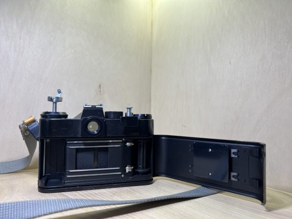 Zenit 12XP + Helios-44M-4 58mm f/2 - Noir