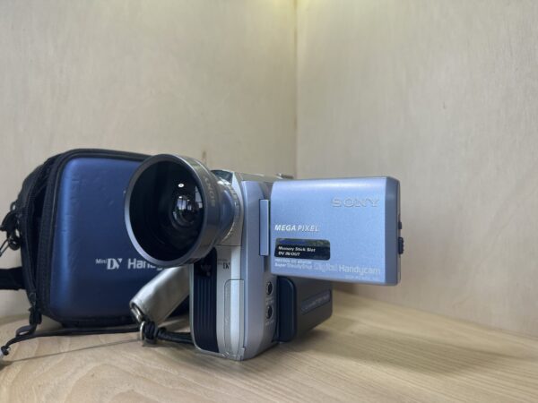 img_0747 Sony handycam DCR PC105E - Gris