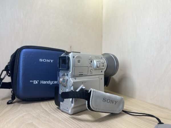 img_0749 Sony handycam DCR PC105E - Gris