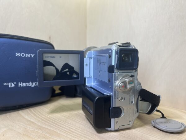 img_0750 Sony handycam DCR PC105E - Gris