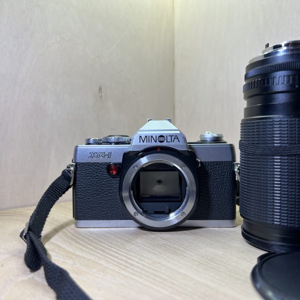 Minolta XG-1 + Objectif Cosina 28–135mm f/4–5.6 Macro – Monture MD - Argent
