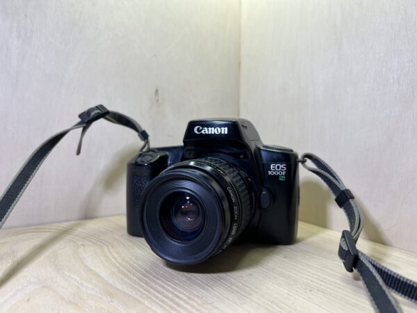 Canon EOS 1000F N + objectif Canon EF 35-80mm f/4-5.6 USM