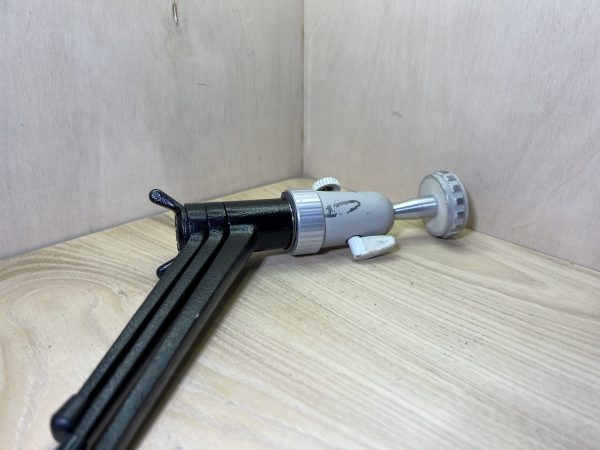 Trépied de table Luhof – métal noir avec tête orientable - Argent