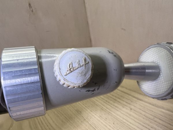 Trépied de table Luhof – métal noir avec tête orientable - Argent