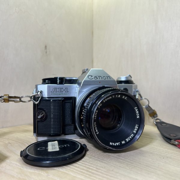 Canon AE-1 Program + Canon FD 50mm f/1.8 S.C. - Argent
