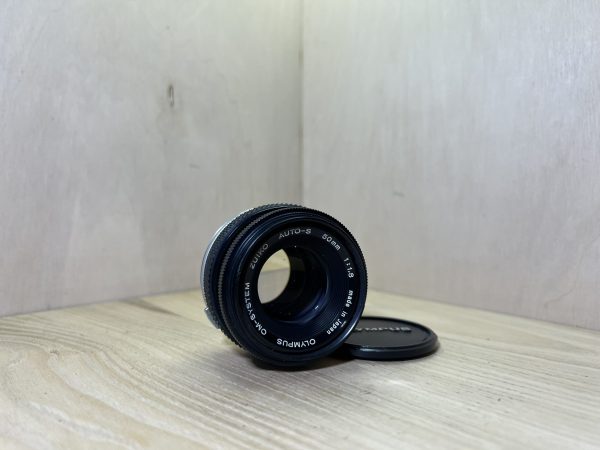 Objectif Olympus OM-System Zuiko Auto-S 50mm f/1.8 – Made in Japan
