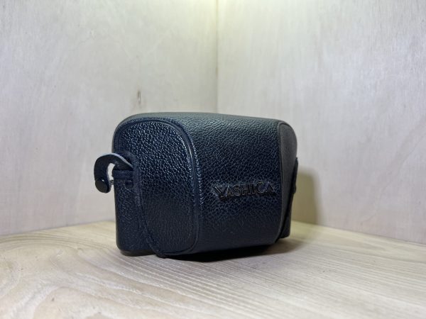 Housse rigide siglée Yashica - Noir