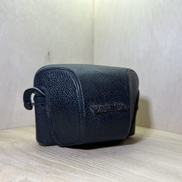 Housse rigide siglée Yashica - Noir