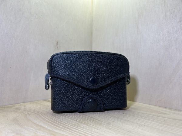 Housse rigide siglée Yashica - Noir