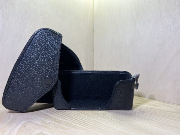 Housse rigide siglée Yashica - Noir