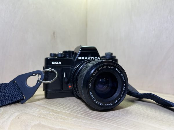 Praktica BCA + Prakticar 35–70mm f/3.5–4.8 - Noir