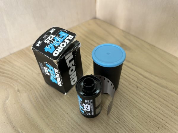 Pellicule Ilford FP4 Plus 125 (135, 24 poses) – Périmée