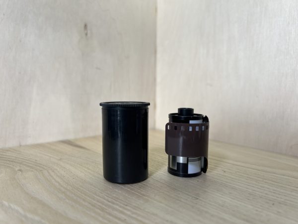 Pellicule couleur périmée FG Plus 200 ISO – rare version 28 poses