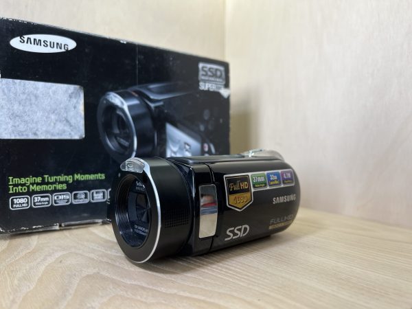 Samsung SSD Super Full HD - Noir