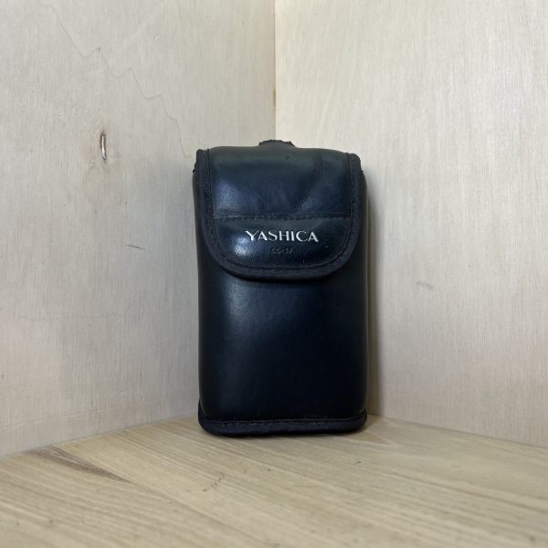 Housse Yashica noire souple pour compact argentique