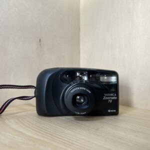 Yashica Zoomate 70 – Noir