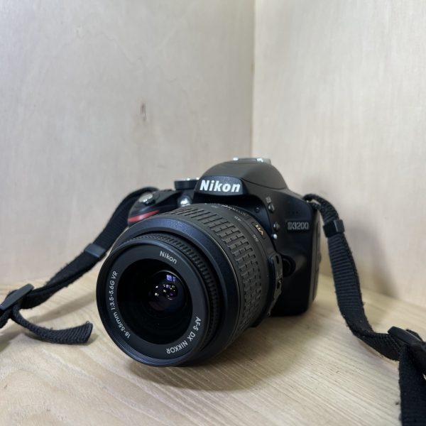 Nikon D3200 + Objectif 18-55mm VR | Comme neuf, avec boîte et accessoires - Noir