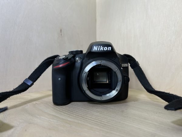 Nikon D3200 + Objectif 18-55mm VR | Comme neuf, avec boîte et accessoires - Noir
