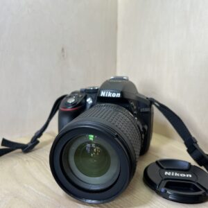 Nikon D5300 + Nikkor 18-105mm VR – Noir