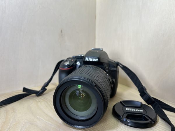 Nikon D5300 + Nikkor 18-105mm VR - Noir