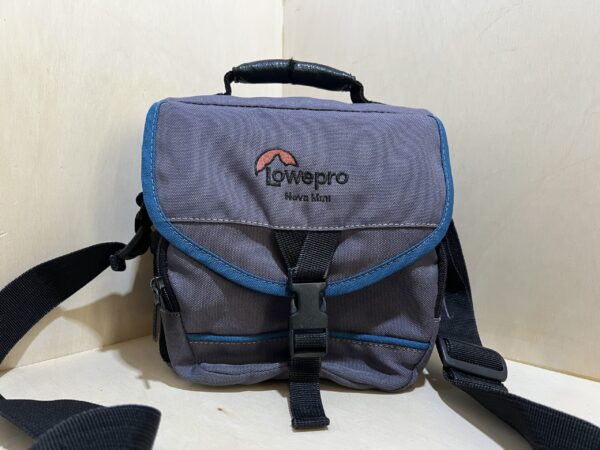 Sacoche Lowepro Nova Mini – compacte mais adaptée aux reflex