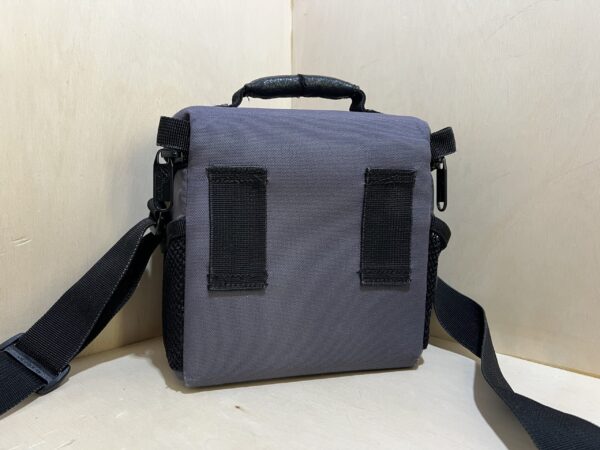 Sacoche Lowepro Nova Mini – compacte mais adaptée aux reflex