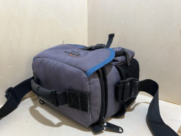 Sacoche Lowepro Nova Mini – compacte mais adaptée aux reflex