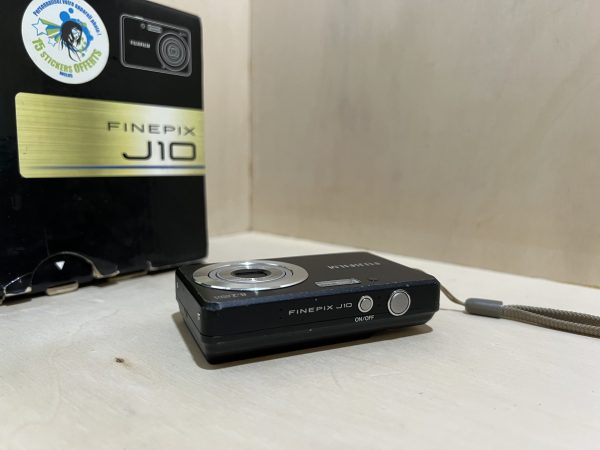 Fujifilm FinePix J10 – Compact numérique 8,2 Mpx avec sa boîte et accessoires - Noir