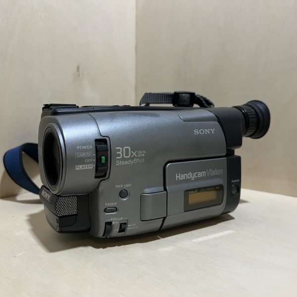 Sony Handycam Vision CCD-TRV24E – Caméscope Video8 / Hi8 avec accessoires