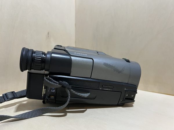 Sony Handycam Vision CCD-TRV24E – Caméscope Video8 / Hi8 avec accessoires